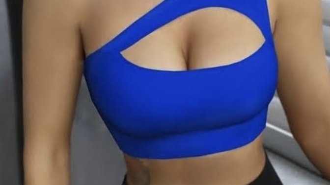 Beğendiğim göğüs dekolteli crop nasıl?