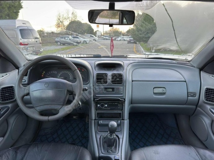 Renault Laguna 1 Nasıl Araba sizce sizlere göre?