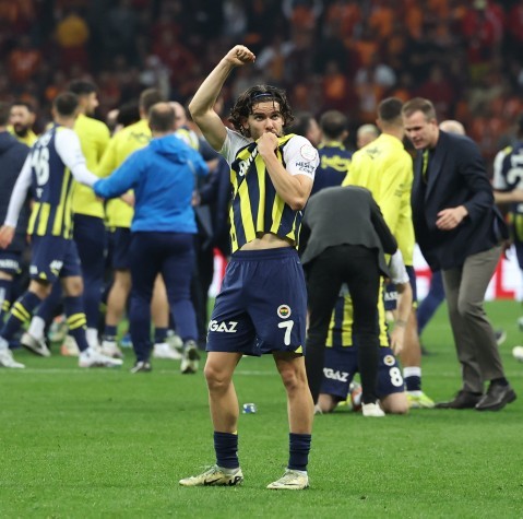 Mutlu bir Mayıs akşamından Fenerlilere ve Kusdaslarima iyi geceler şampiyon olmasakta artık mutluyuz değil mi?