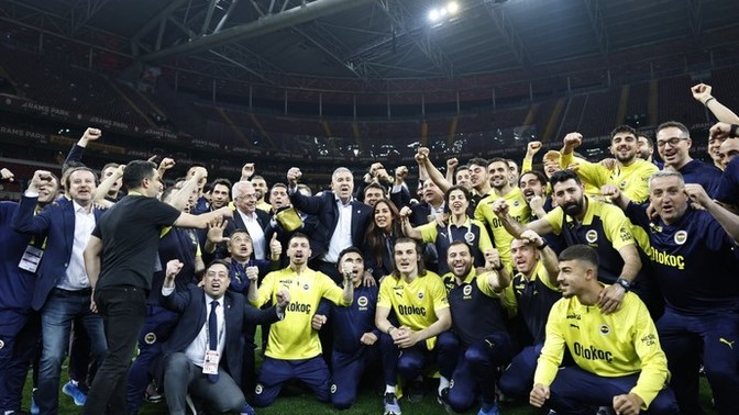 Mutlu bir Mayıs akşamından Fenerlilere ve Kusdaslarima iyi geceler şampiyon olmasakta artık mutluyuz değil mi?