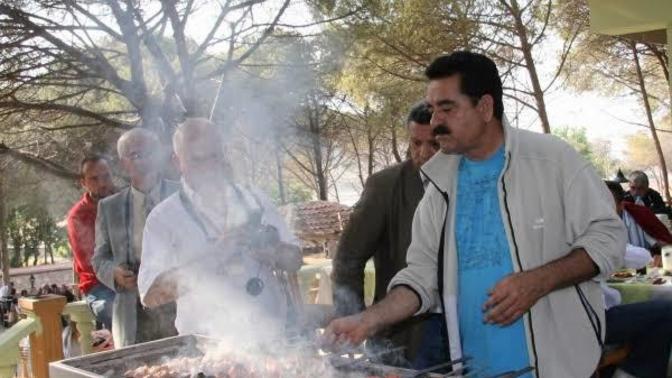 Mangal yaptığınızda komşuya da ikram ediyor musunuz?
