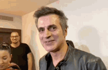 Nasil oluyor vakit bir turlu gecmezken yillar hayatlar geciyor?