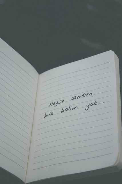 Nasil oluyor vakit bir turlu gecmezken yillar hayatlar geciyor?