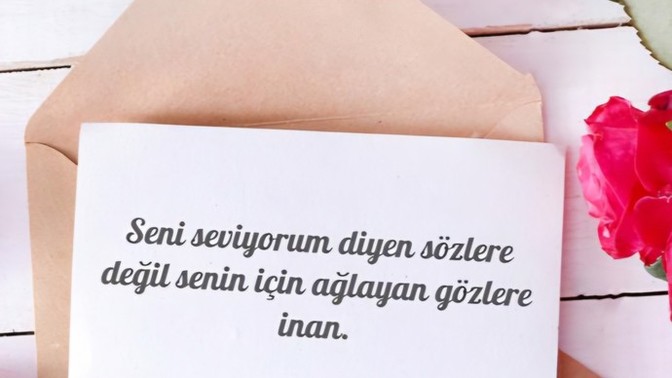 Seni seviyorum diyene mi senin için gözyaşı dökene mi için gider?
