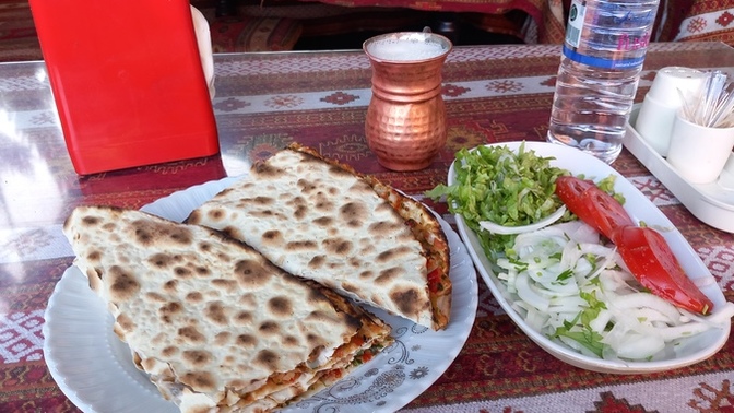 Sıcak havada lahmacun yenmez mi?