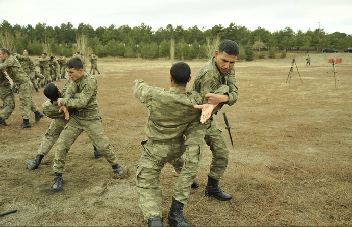 Askerlere merhamet vatana ihanet midir? Böyle bir laf var askerlerin durmadan çalıştırılması gerektiğini söyleyen? Katılır mısınız?