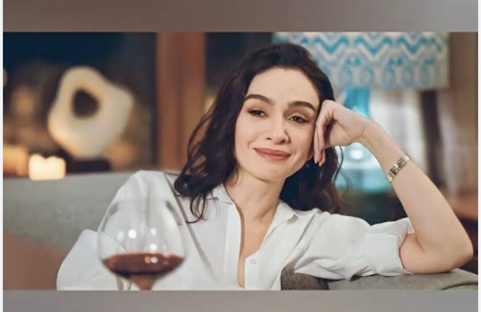 Dizilerde kadınlar bir şey olunca hemen 1 şişe şarap açıp içmeye başlıyor, normal hayattada böyle mi yaşıyoruz biz?