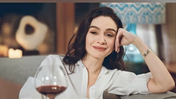 Dizilerde kadınlar bir şey olunca hemen 1 şişe şarap açıp içmeye başlıyor, normal hayattada böyle mi yaşıyoruz biz?