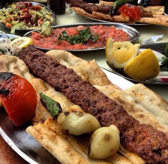 Adana kebap sever misiniz?