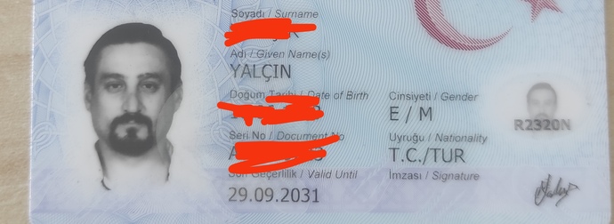 Kimlik fotoğrafında güzel çıkabilen var mı?
