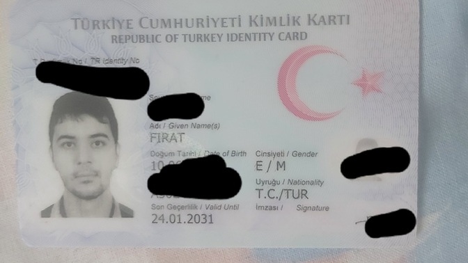 Kimlik fotoğrafında güzel çıkabilen var mı?