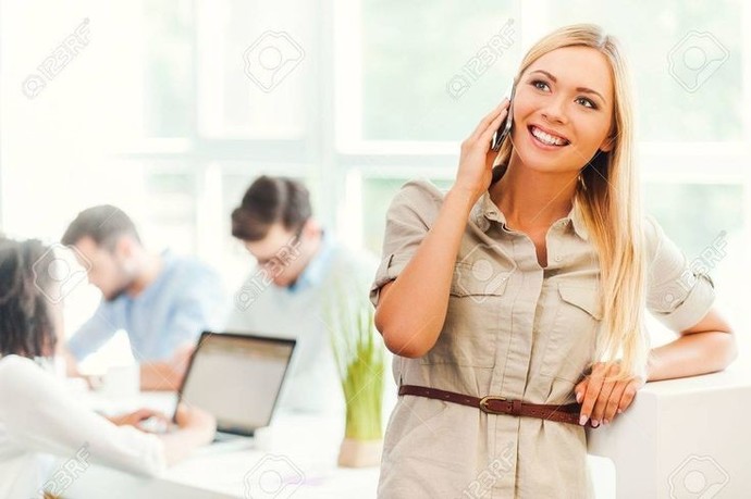 Telefonda konuşurken biri sürekli sana dokunup soru sorarsa tepkin ne olur?