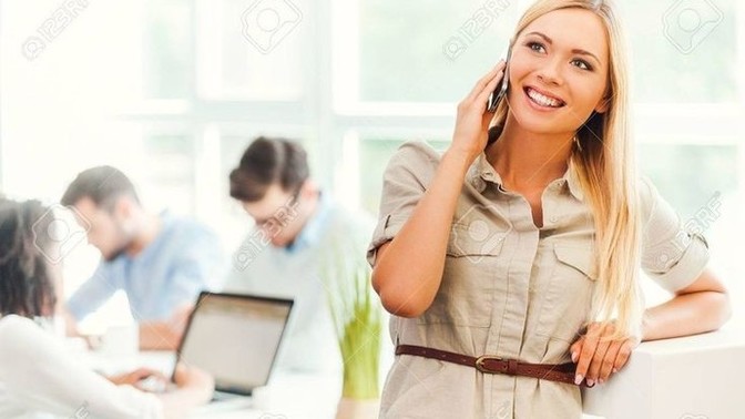 Telefonda konuşurken biri sürekli sana dokunup soru sorarsa tepkin ne olur?