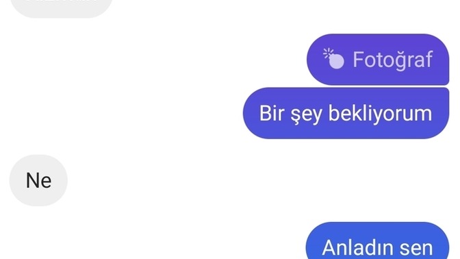 Bu kızın amacı ne hem yazıyor barışmak için hemde kızıyor?