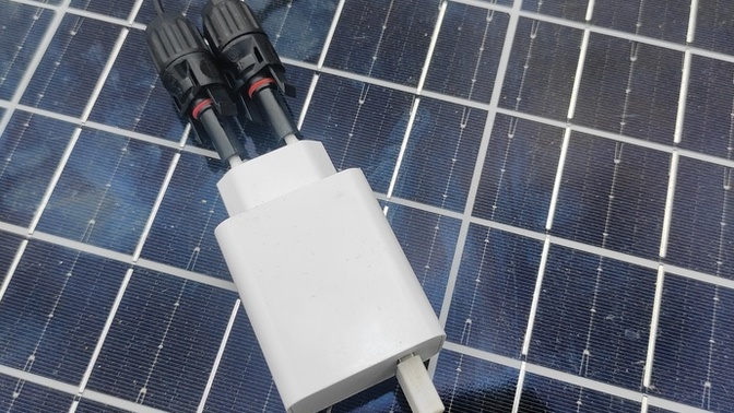 Elektrik yok telefonu güneş paneliyle şarj ediyorum?