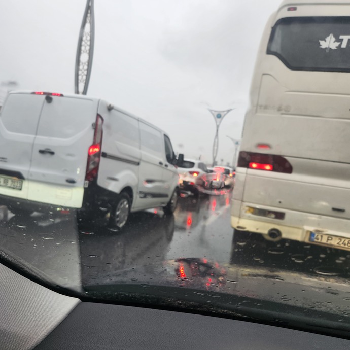 Bu şekilde trafikte kalınca ne yapıyorsunuz?