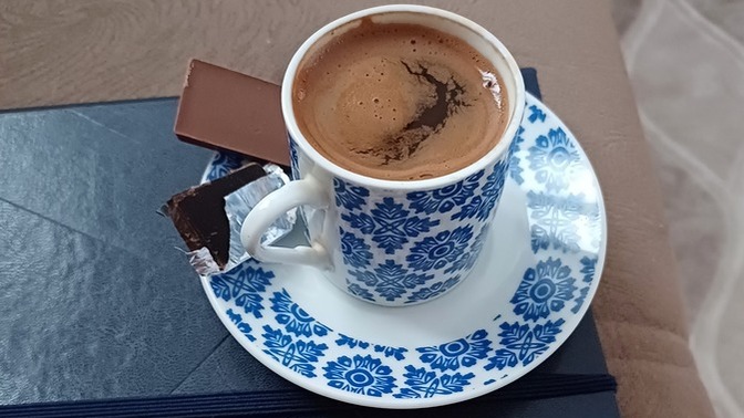 Kimler benimle birlikte sabah kahvesi içmek ister?