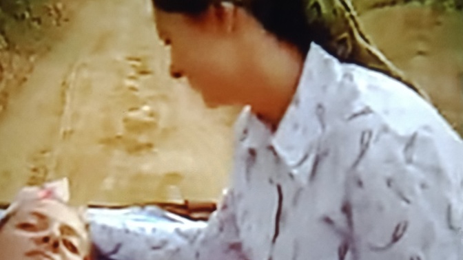 Yüksek yüksek tepelere filmini izleyen var mı, Zeynep'in eşine söve söve bir hal oldum?