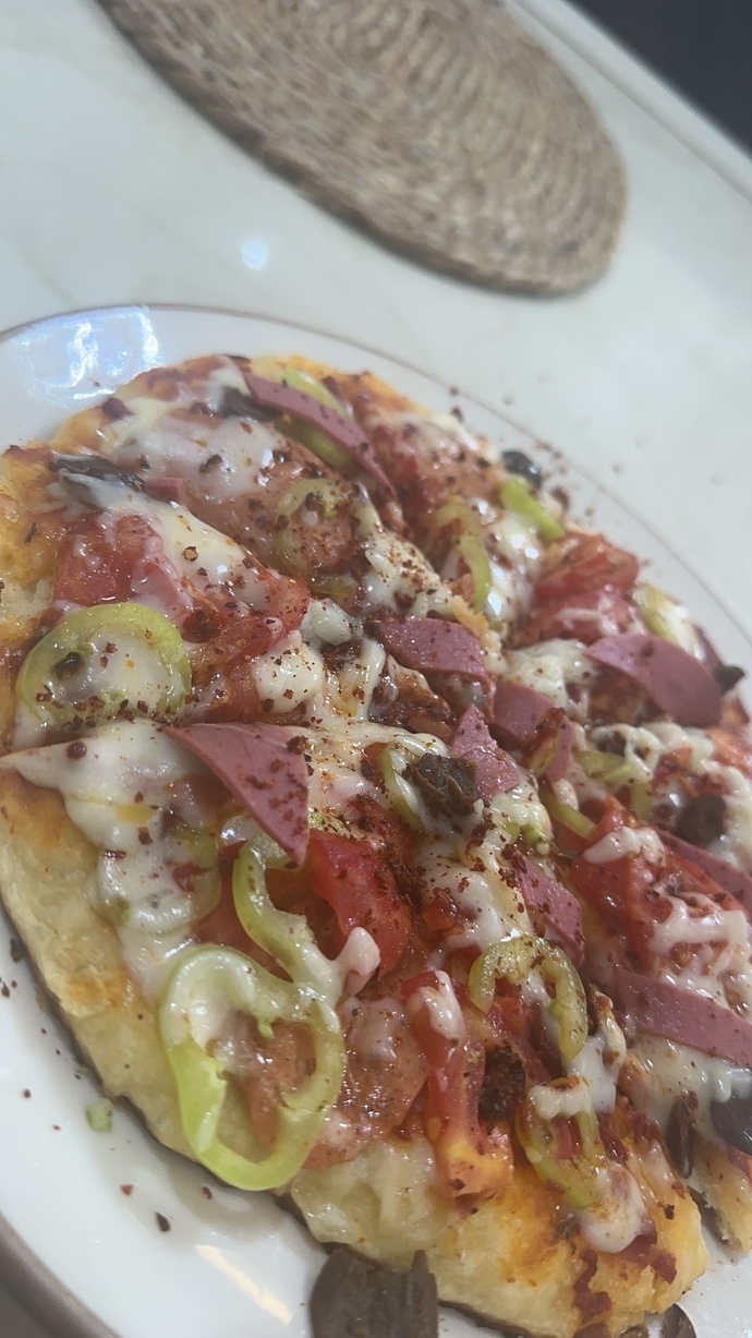 Evde pizza yaptim kendime nasil gözüküyorrr?