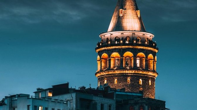Tarihi Galata Kulesi, restorasyonunun ardından yarın yeniden ziyarete açılıyor. Restorasyona gitmeyi sever misiniz?