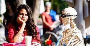 İlk buluşma için fazla mı açık bralet?