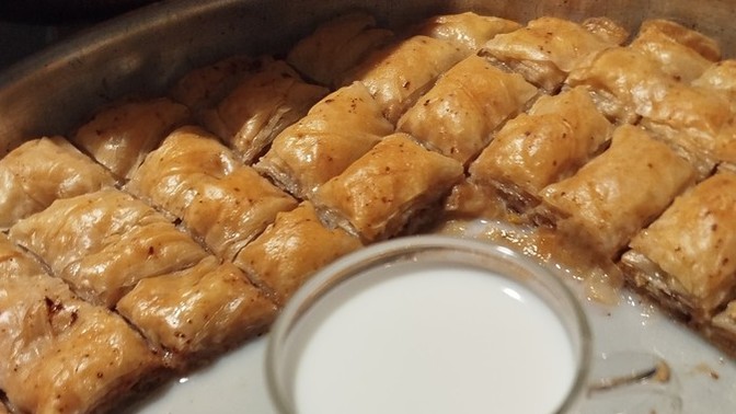 Bir tepsi baklavayı tatlıcıda yeseydim sizce ne kadar öderdim?