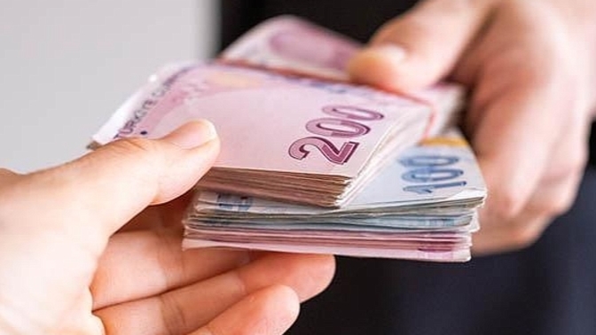 Hediye olarak para veren sevgili, sevgilisini iyi tanımıyor mudur?