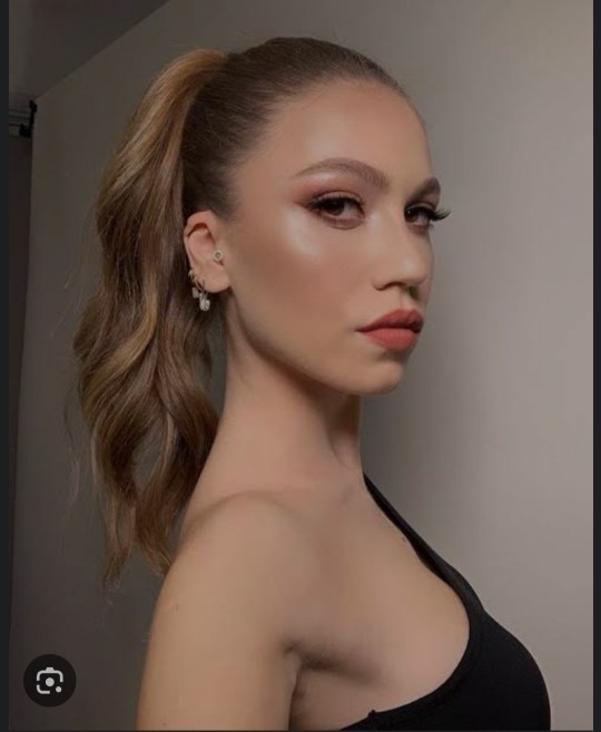Duygu Özaslan güzel mi size göre?
