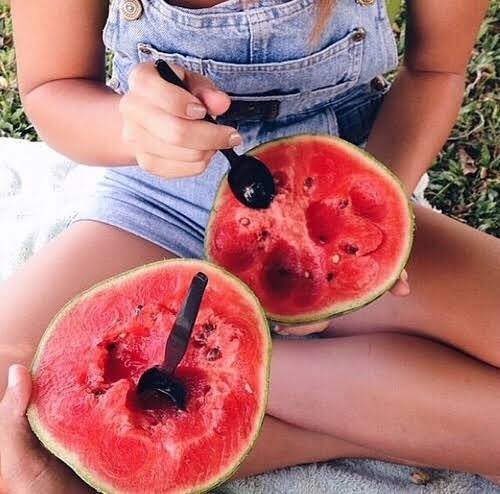 Karpuz kaşıkla mı yenir 🙄?