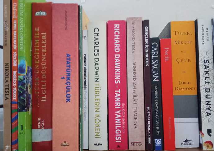 Kardeşimin ateist olduğundan şüpheleniyorum onu nasıl iyileştirebilirim?