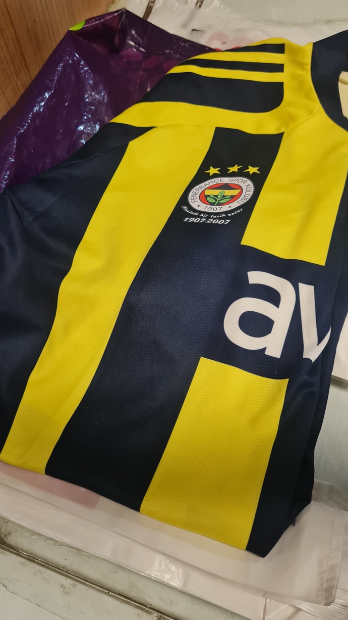 Kendime bugün böyle fener bahçe taraftar forması aldım çok iyi degil mi yaa 💙💛?