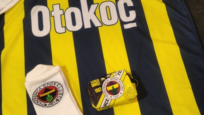 Kendime bugün böyle fener bahçe taraftar forması aldım çok iyi degil mi yaa 💙💛?