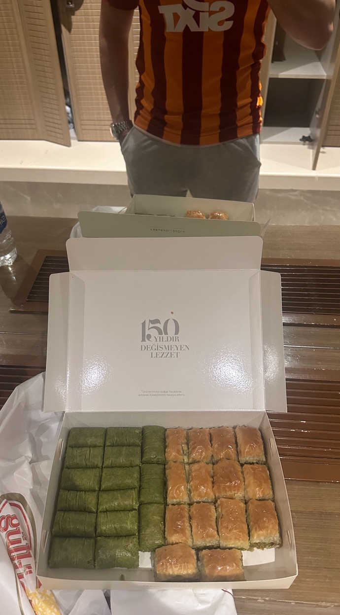 Galatasaray şampiyon olduktan sonra baklava ısmarlayan var mı?