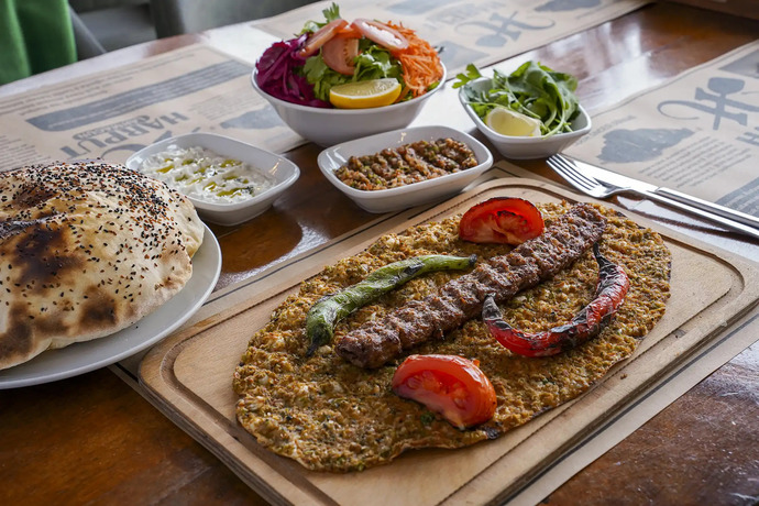 Lahmacun mu? Pizza mı?