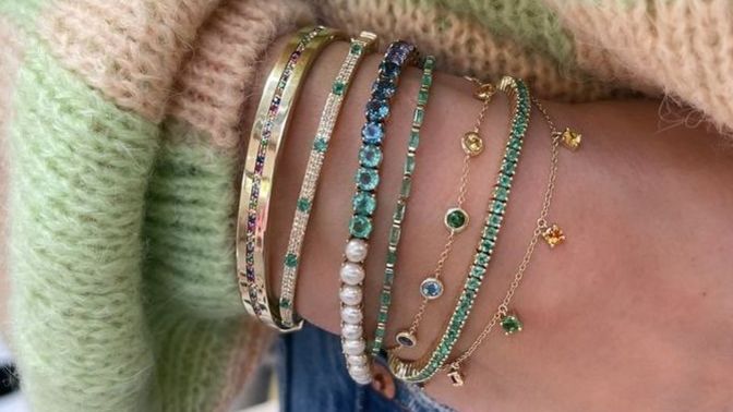 Renkli bileklikler mi yoksa tek renk bileklikler mi tercih ediyorsun?