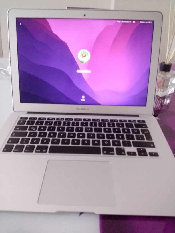 Kuzenim bana Apple laptop hediye etti nasıl  sizce? Sizin de böyle kuzenleriniz var mı?