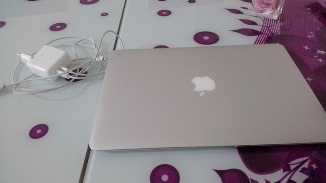 Kuzenim bana Apple laptop hediye etti nasıl  sizce? Sizin de böyle kuzenleriniz var mı?