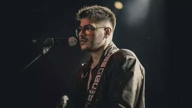 Playback yapan Semicenk, eleştirilere "Bilette canlı söylenecek bilgisi var mıydı?" dedi. Konserlerde canlı performans zorunlu olmalı mı?