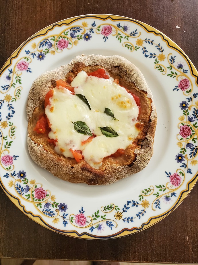 İlk defa pizza yaptım sizce nasıl görünüyor?