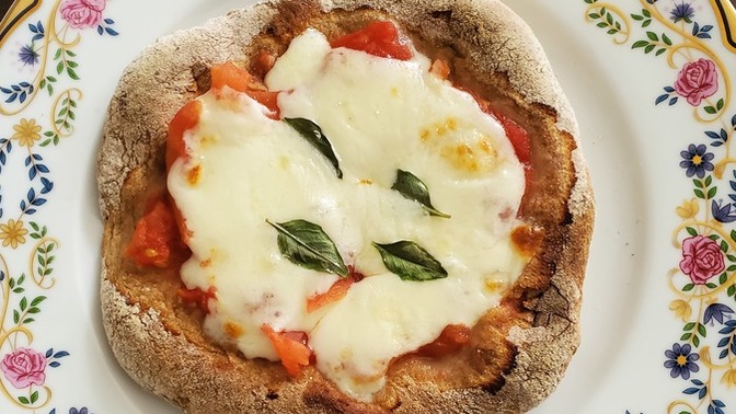 İlk defa pizza yaptım sizce nasıl görünüyor?