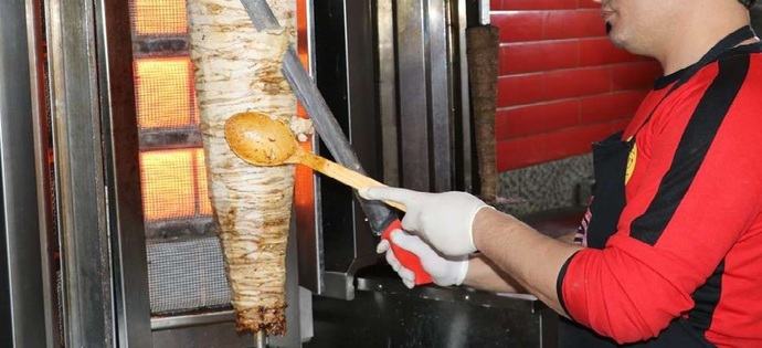 Tavuk dönerin fiyatını duyunca şok olan müşteri, dönerciye kurşun yağdırdı! En son yediğinizde bir tavuk dönere kaç lira ödediniz?