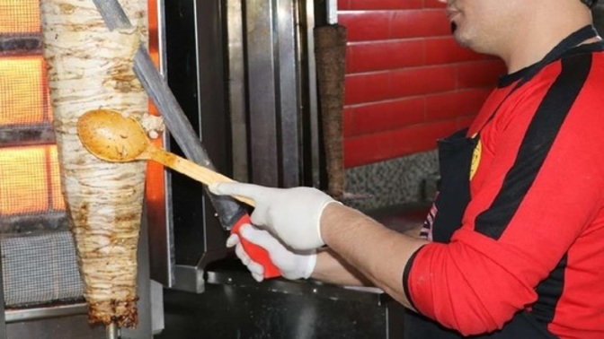 Tavuk dönerin fiyatını duyunca şok olan müşteri, dönerciye kurşun yağdırdı! En son yediğinizde bir tavuk dönere kaç lira ödediniz?