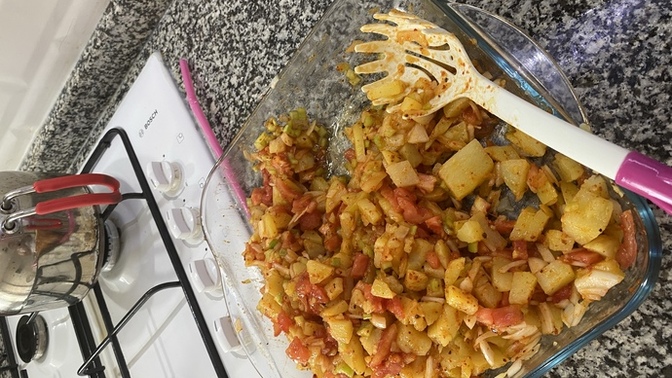 Patates salatası ve çaydan öğlen yemeği olur mu?