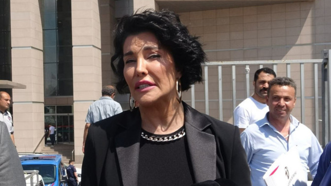 Deniz Akkaya ve kızının ifadeleri ortaya çıkmış: "Annem boğazıma sarıldı, kafamı tekmeledi!" Sizce sorun ergenlikte mi, ebeveynlikte mi?