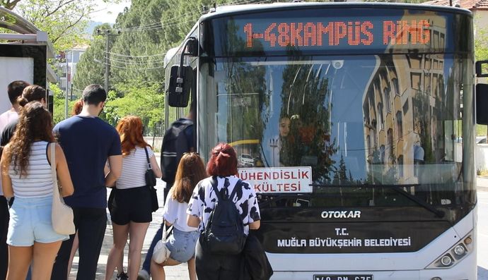 Muğlada öğrencilerin yoğun kullandığı hatlarda toplu taşıma ücreti 1 TL oldu. Bu uygulama ülke geneline yayılmalı mı?