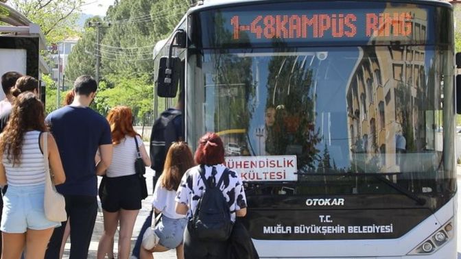 Muğla'da öğrencilerin yoğun kullandığı hatlarda toplu taşıma ücreti 1 TL oldu. Bu uygulama ülke geneline yayılmalı mı?