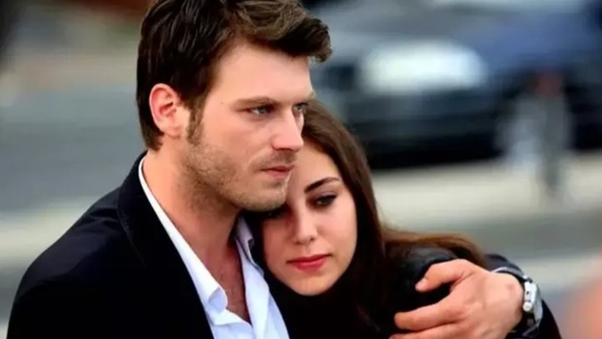 Film yıldızı gibi sevgiliniz olsa onu kıskançlıktan boğar mısınız?