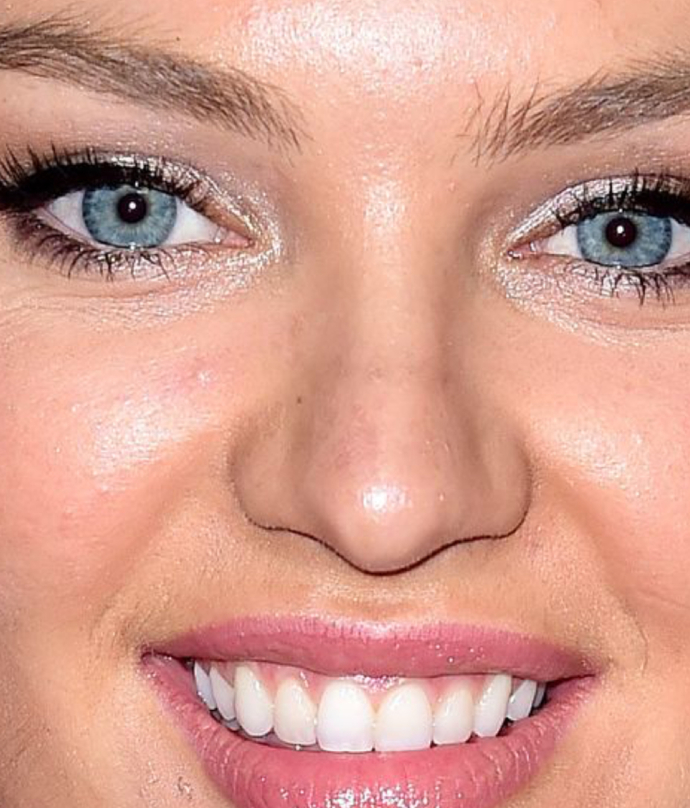 Candice swanepoelin bile bıyıkları var?