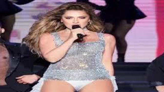 Hadise mayo sahne kıyafeti ile 10. yıl marşını söyleyince büyük tepki aldı konu hakkındaki düşünceleriniz neler?