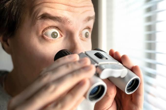 Birini sürekli stalk yapmak hastalıkmıdır yoksa hayranlıkmıdır ?